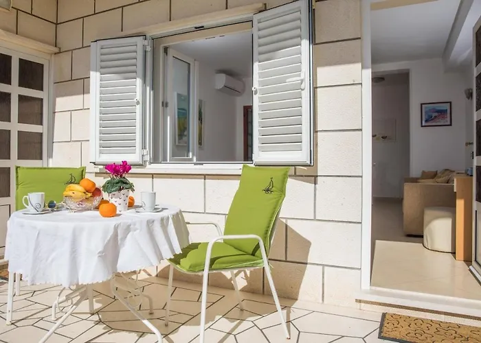 Lacroma Apartments
