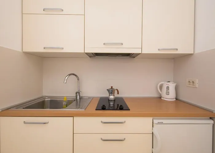 Lacroma Apartments